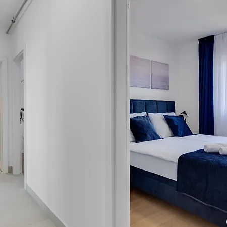 Emmi アパート ザダル